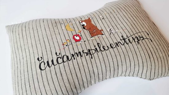 GRIĶU SPILVENS-DĀVANA KAULIŅA FORMA 5  LINA PELĒKS AR SVĪTRIŅĀM, AR LĀCĪTI, AR MĒNESTIŅU